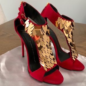 Women’s shoes,wore twice.